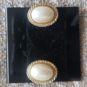 Trifari vintage clip on earrings